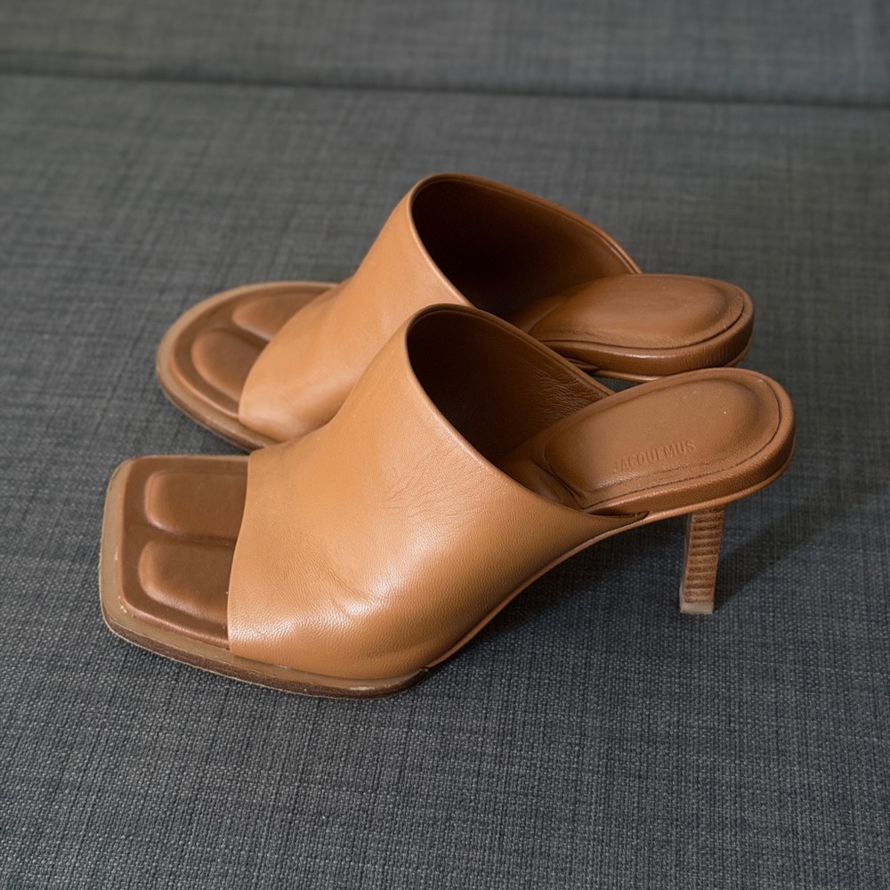 Jacquemus Leather Slide Sandals in Tan - Women - Picture 3 of 9